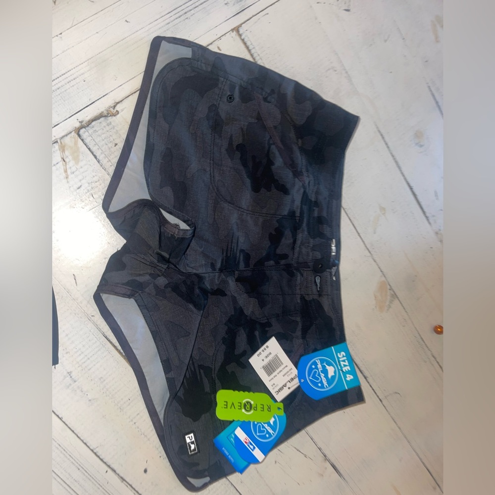 Pelagic fishing shorts -size 4 brand new